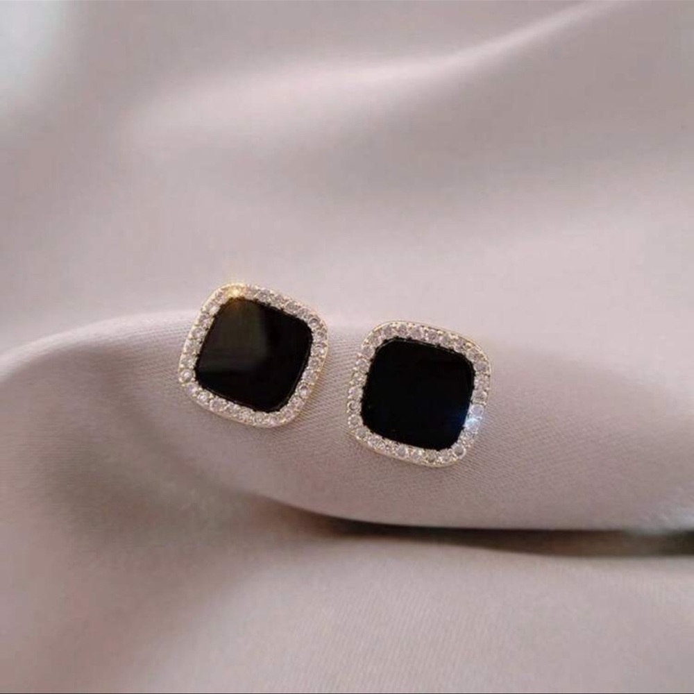 Chic Nation new boutique Black and Silver Geometric Earrings
